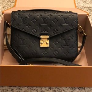 Louis Vuttion Pochette Métis Noir